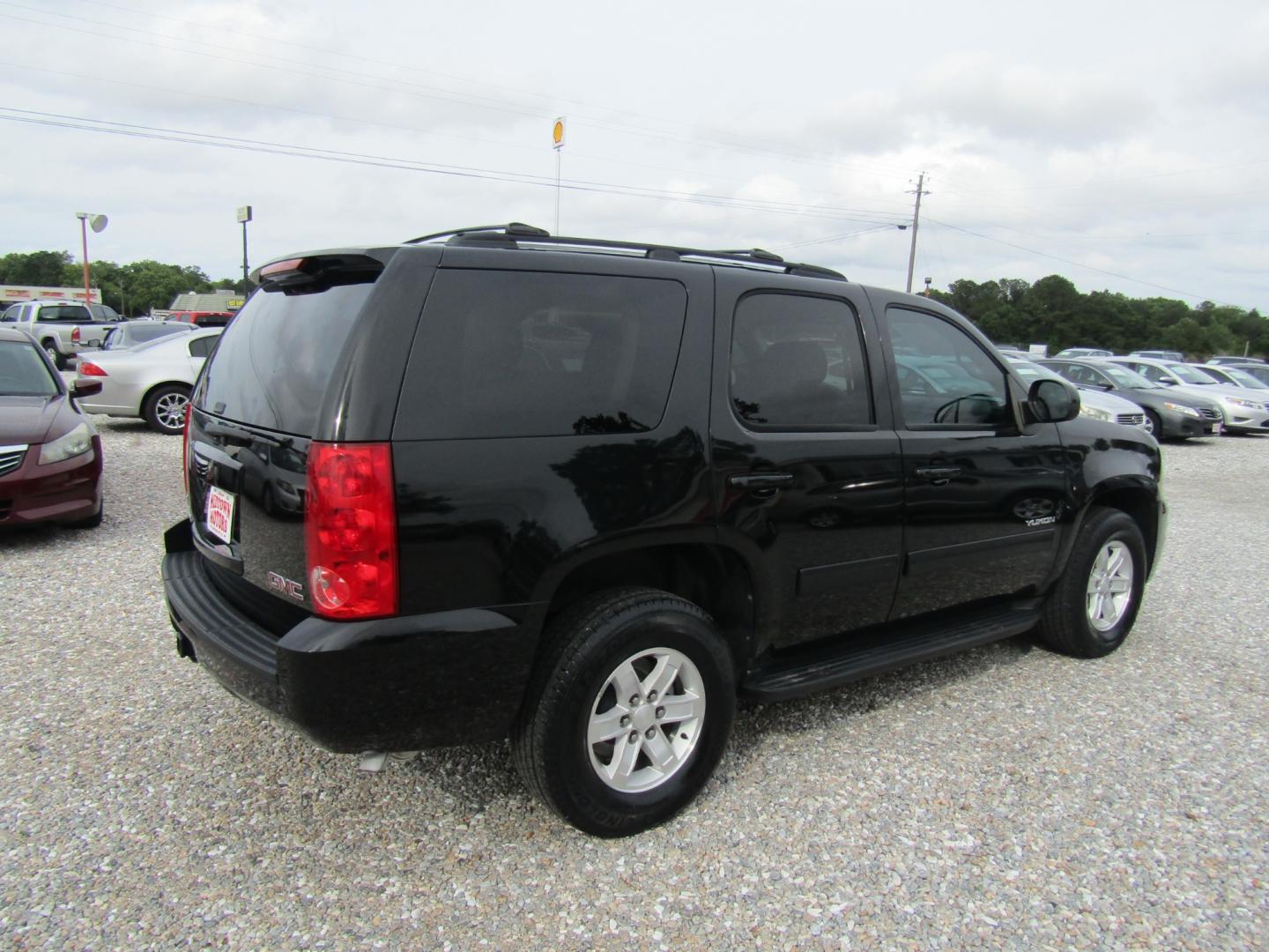 2012 Black /Gray GMC Yukon SLE1 2WD (1GKS1AE03CR) with an 5.3L V8 OHV 16V FFV engine, Automatic transmission, located at 15016 S Hwy 231, Midland City, AL, 36350, (334) 983-3001, 31.306210, -85.495277 - Photo#7